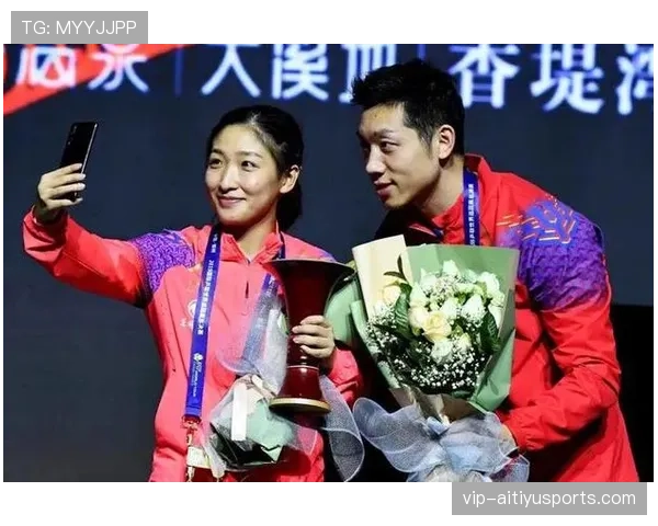 刘诗雯退役后这松弛感谁懂啊，以前练到手抽筋现在咖啡配书晒太阳